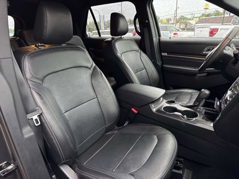Used 2019 Ford Explorer Limited w/ Ford Safe & Smart Package image 9