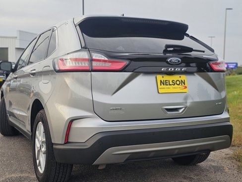 Used 2023 Ford Edge SEL image 3