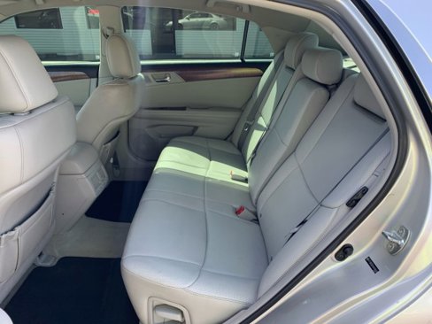 Used 2011 Toyota Avalon Limited image 12