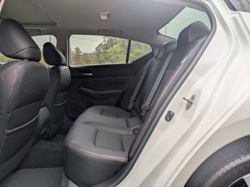 Used 2021 Nissan Altima 2.5 SR w/ SR Premium Package image 9
