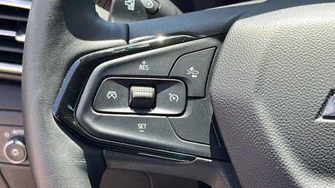 Used 2023 Chevrolet Bolt EUV LT w/ Comfort Package image 16