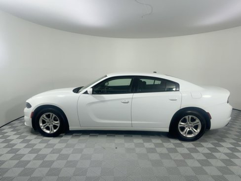 Used 2022 Dodge Charger SXT image 2