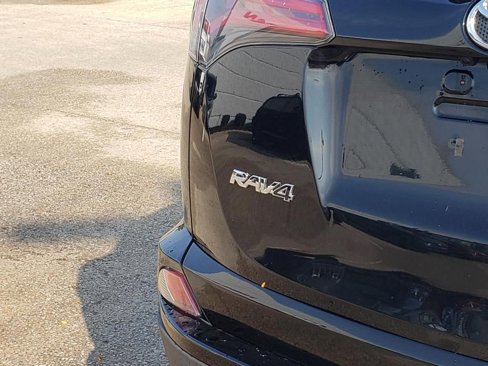 Used 2017 Toyota RAV4 LE image 11