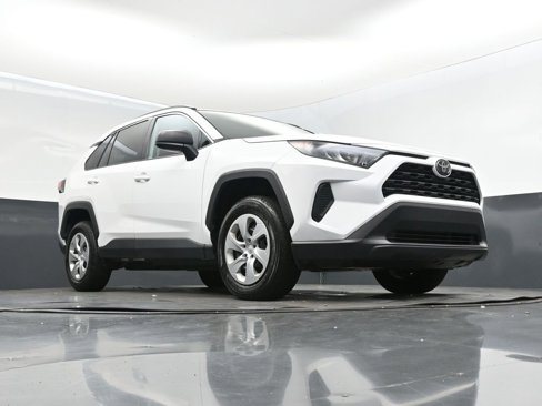 Used 2020 Toyota RAV4 LE image 41