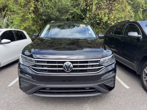 Used 2022 Volkswagen Tiguan SE image 2