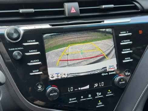 Used 2019 Toyota Camry XSE image 5
