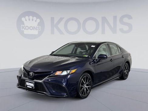 Used 2021 Toyota Camry SE image 1