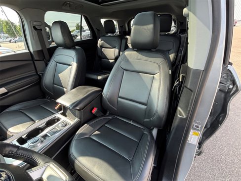 Used 2022 Ford Explorer XLT w/ Equipment Group 202A image 40