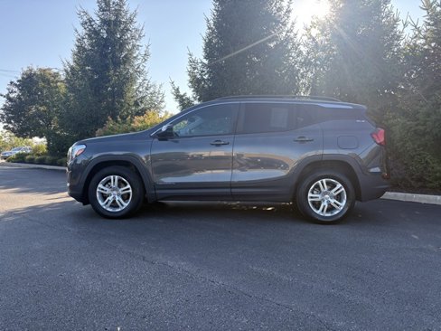 Used 2021 GMC Terrain SLE w/ Driver Convenience Package image 2