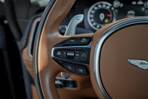 Used 2023 Aston Martin DBX image 25