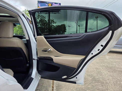 Used 2021 Lexus ES 350 w/ Premium Package image 34