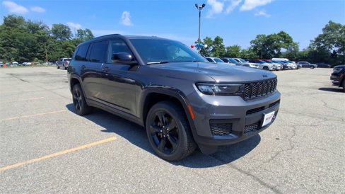 Used 2023 Jeep Grand Cherokee L Laredo image 2