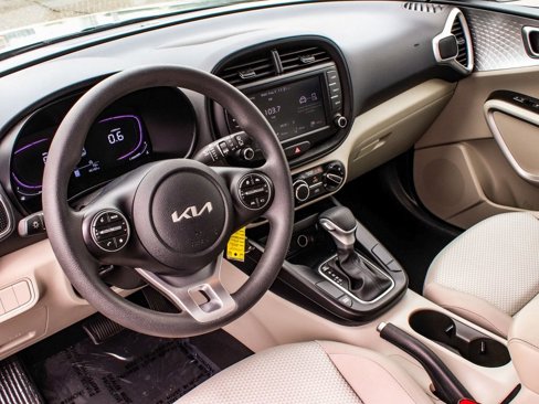 Used 2023 Kia Soul LX image 15