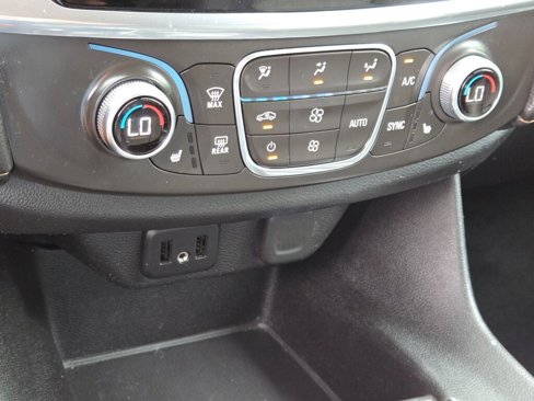 Used 2018 Chevrolet Traverse LT image 32
