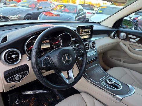 Used 2019 Mercedes-Benz GLC 300 4MATIC w/ Premium Package image 32