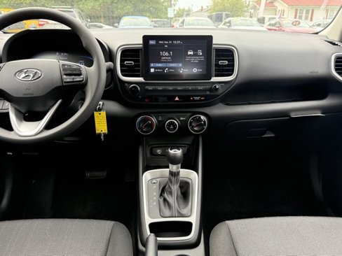 New 2025 Hyundai Venue SE image 20