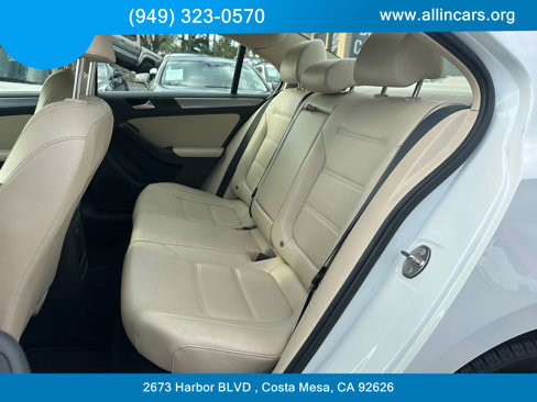 Used 2017 Volkswagen Jetta SE image 8