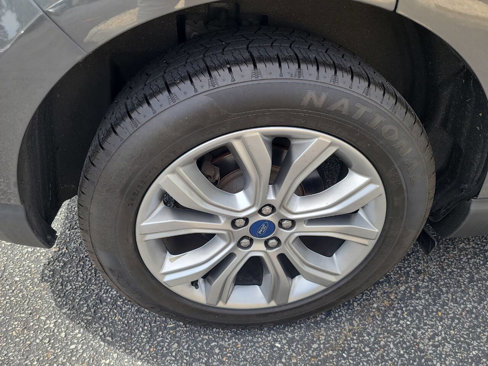 Used 2020 Ford Edge Titanium image 11