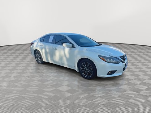 Used 2018 Nissan Altima 2.5 SR w/ SR Special Edition image 2