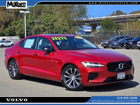 Used 2022 Volvo S60 B5 Momentum image 1