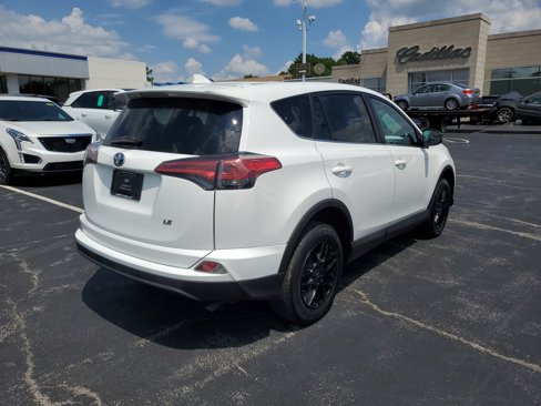 Used 2018 Toyota RAV4 LE image 3