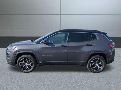 Used 2024 Jeep Compass Limited image 3