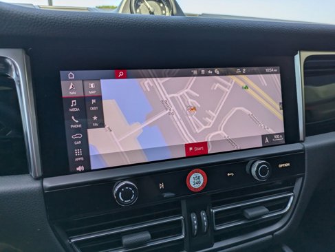 Certified 2024 Porsche Macan image 18