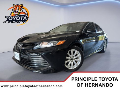 Used 2018 Toyota Camry LE image 1