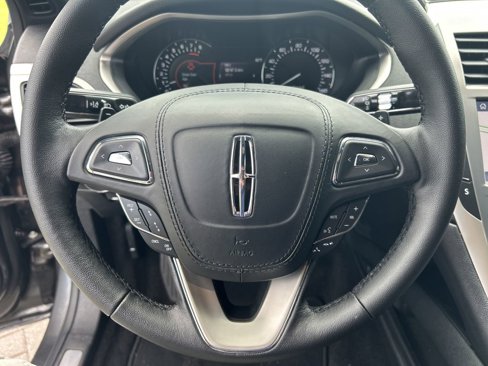 Used 2020 Lincoln MKZ w/ Convenience Package image 29