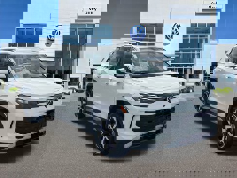 New 2025 Volkswagen Tiguan SE image 1