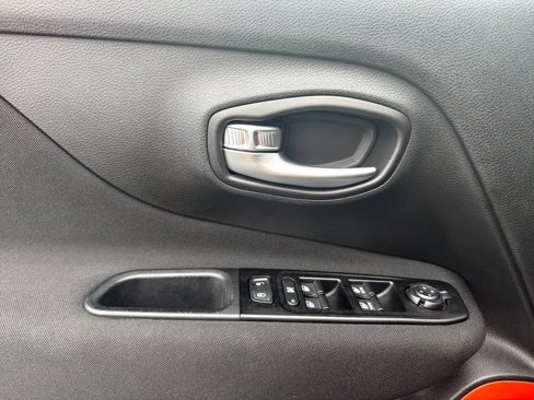 Used 2020 Jeep Renegade Latitude image 11