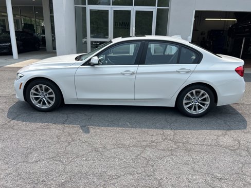 Used 2018 BMW 320i xDrive Sedan w/ Convenience Package image 2