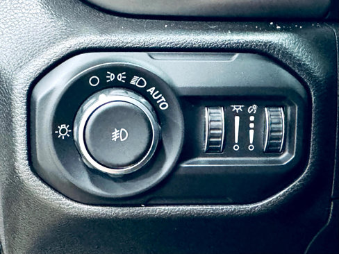 Used 2018 Jeep Wrangler Unlimited Sport S image 39
