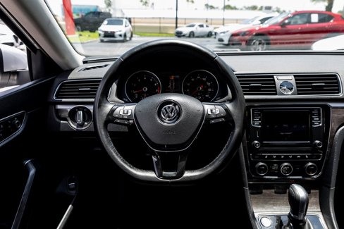 Used 2017 Volkswagen Passat 1.8T SE image 32