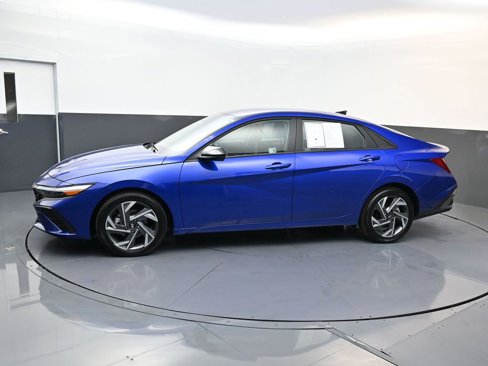 Certified 2025 Hyundai Elantra Sport image 7