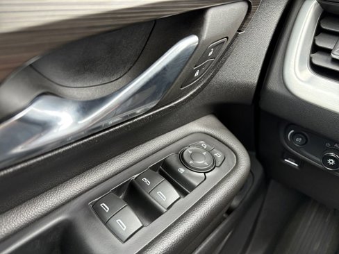 Used 2023 GMC Terrain SLT image 13