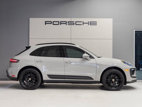 Certified 2022 Porsche Macan image 8