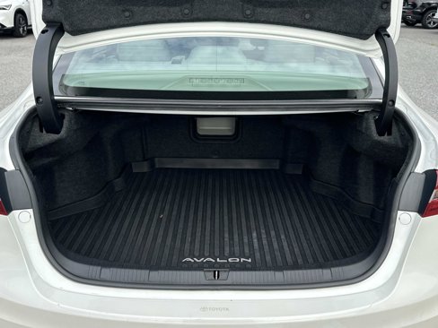 Used 2018 Toyota Avalon XLE Premium image 16