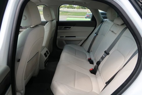 Used 2017 Jaguar XF Prestige image 17