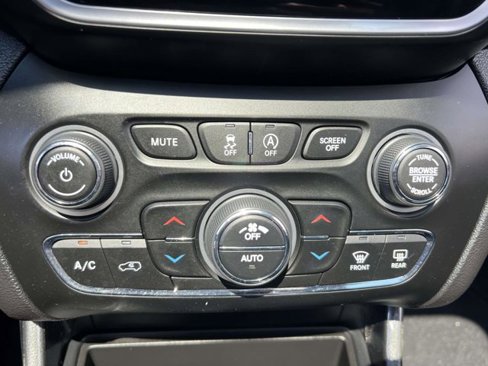 Certified 2021 Jeep Cherokee Limited image 28