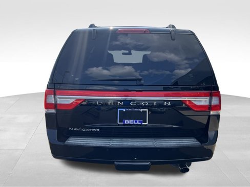 Used 2017 Lincoln Navigator Select image 8