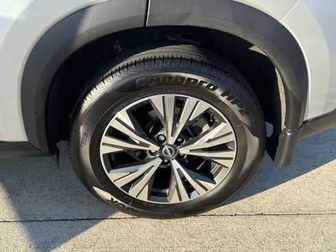 Used 2023 Nissan Rogue SV image 10