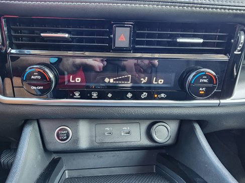 Used 2022 Nissan Rogue SV image 24