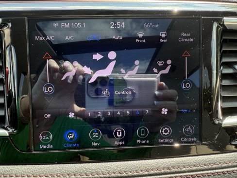 Used 2020 Chrysler Pacifica Limited image 24