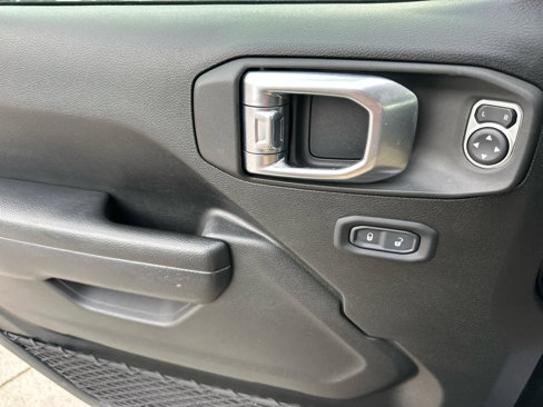 Used 2022 Jeep Gladiator Sport image 18