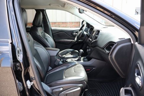 Used 2020 Jeep Cherokee Trailhawk w/ Cold Weather Group image 46