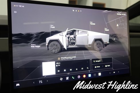 Used 2025 Tesla Cybertruck AWD Crew Cab image 29