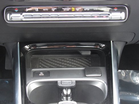 New 2025 Mercedes-Benz GLB 250 4MATIC image 32