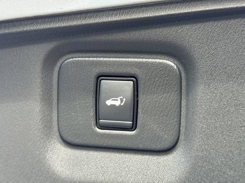 Used 2019 Nissan Pathfinder SL image 10