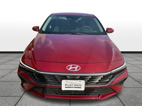 Used 2024 Hyundai Elantra SE image 8